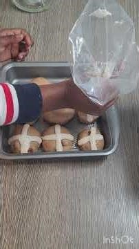 How to Pipe the Perfect Crosses on Hot Cross Bun (No Mess!)