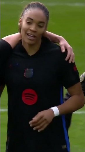 La leyenda del A̶v̶e̶ ̶F̶é̶n̶i̶x̶ Salma Paralluelo 🪽🔥¡Qué manera de volver a anotar en LigaF! 😍