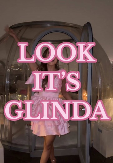Glinda from Wicked Musical Makes Us Laugh Again