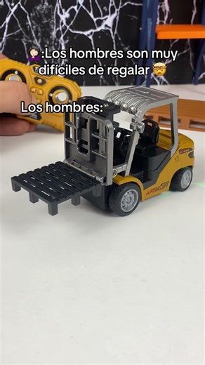 Menciona a quien te debe una de estas chuladas ! #rc #forklift #humorlaboral #carretillero #logistic
