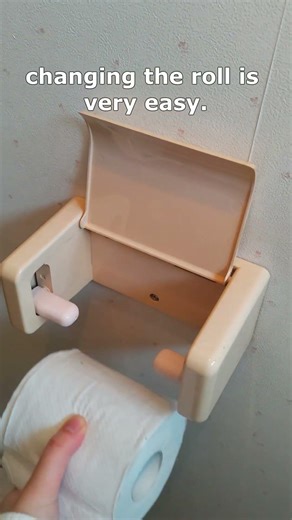 Japan Standard: Changing Toilet Paper #shorts #japan #japaneselife #japaneselifestyle