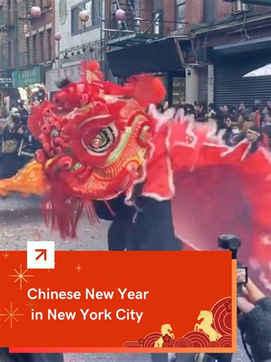 #CNY celebrations lit up #NYC, with lion dances and firecrackers in Chinatown, “Happy Chinese New Year” glowing over #TimesSquare, and students writing “福” in traditional calligraphy. A lively blend of tradition and global celebration! 🏮#LivingTheChinaVibe
