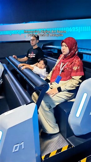 260K views · 846 reactions | Space & Time Cube Malaysia !  Lokasi dalam Lot 10, Bukit Bintang. Best sebab ada macam-macam experience dan interaktif. Gabungan 3D, illusion, instaworthy spot ! Siap ada fantasy cinema & VR Experience ! | The Halal Xplorer Malaysia | Facebook