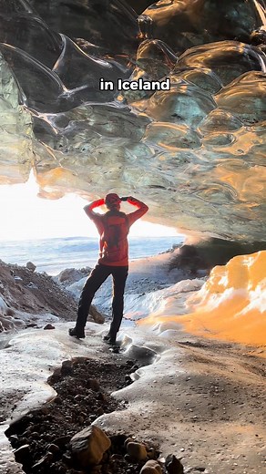 Looking for the ultimate crystal ice cave adventure? ❄️🧊 Join us for an unforgettable tour inside Europe’s largest glacier, Vatnajökull, and explore breathtaking crystal ice caves! 💎🤩 These naturally formed wonders change with the weather and light, making every visit unique 🌅✨ Our glacier experts evaluate conditions daily to take you to the best cave, ensuring an experience tailored to the day’s conditions 👌❄️ Ready for an adventure? Book your tour now on Guide to Iceland! 🎟️ Tour: The Cr