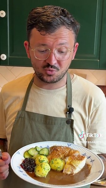 Grydestegt Kylling med Skilt Sauce - Klassisk Dansk Ret