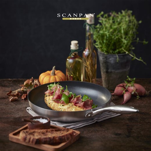 🍳SPAR 57% PÅ CTX SCANPAN PANDE🍳 Opdag glæden ved at tilberede perfekte retter med en stegepande, der glider let, giver smuk stegeskorpe og gør det nemt at eksperimentere i køkkenet 🍴 ✅ Steg uden fedtstof – sundere madlavning ✅ 30% mere slidstærk non-stick belægning ✅ Tåler ovn op til 250°C Perfekt til både hurtige hverdagsmåltider og lækre, avancerede retter 🤩 👉 Find linket til stegepanden lige her https://www.kop-kande.dk/produkt/scanpan-ctx-non-stick-stegepande-26-cm/083421103222 | Kop & 