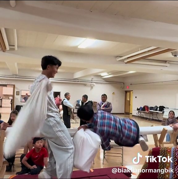 What a weave 😭😭😭 #pillowfight #fighting #falling #funny #goofy | fight