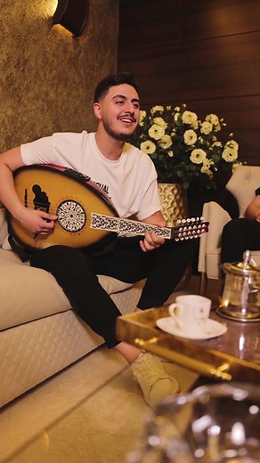 Famous Lebanese Singer Feiruz - Saalouni El Nass Performance