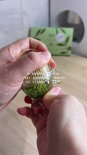 The perfect little matcha shaker does exist 🥹🍵 I tried the Sasara Chasen Matcha Shaker from Chikiriya Tea House, and there were no clumps! The little whisk inside did its thing, and my matcha came out so smooth 💚 It’s compact and comes with a cute travel pouch, making it easy to bring along for matcha on the go. Just add water (room temperature, cold, or warm water, never hot water) and matcha, close it up, and shake ✨ 2g matcha @chikiriyateahouse togo premium matcha 20g room temperature wate