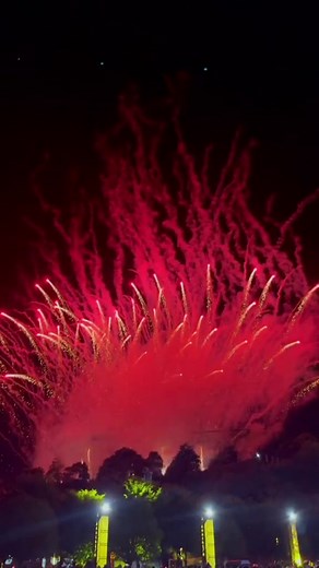 7.2K views · 130 reactions | Beautiful Fireworks Show #fireworkshow #fireworks #firework #feuerwerk #fuegosartificiales #pyro #pyrography #fyp #foryou #fireworkshell #fogosdeartificio | CharlesPyro Fireworks | Facebook