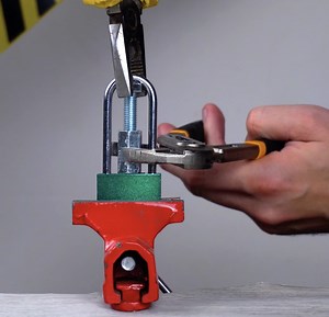 Unbelievable and secret tricks to unlock any lock with ease | 5-Minute Recycle