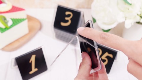 Suzile Table Numbers 1-100, 100-piece Double Sided Gold Acrylic Table Number Tents, 3.15" x 2.75" Number Signs for Receptions, Banquets, Restaurants, and Wedding(Black and Gold)