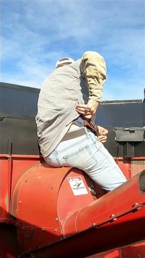 Old Combine NEW LOOK!!! #kansas #farming #caseih