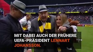 Wenn das nicht eine wirklich sympathische Aktion ist! Ein schwedischer Fussballclub ersetzt die traditionellen Einlaufkinder. Viele weitere bemerkenswerte BaZ-Videos finden Sie hier: https://www.facebook.com/bazvideo | Basler Zeitung