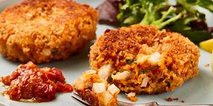 HADDOCK FISH CAKES WITH TOMATO RELISH