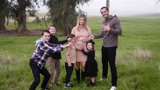Derek and Heather Carr announce pregnancy with 5th child