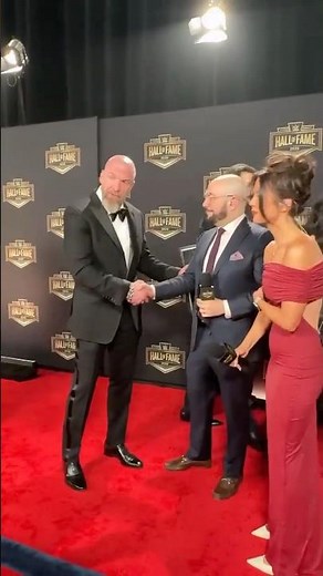 Triple H looking great in his tux as he arrives for tonight’s #WWEHOF! 👏👏👏