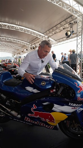 344K views · 8.6K reactions | Experience vintage race machines and legendary riders, like Simon Crafar, in action at the Red Bull Legends Parade:  Saturday, 16. August, 18:35 – 18:55 (Warm Up)  Sunday, 17. August, 13:05 – 13:25 - Erlebe Rennmaschinen von früher und legendäre Fahrer, wie Simon Crafar, live in Action bei der Red Bull Legends Parade:  Samstag, 16. August, 18:35 – 18:55 (Warm Up)  Sonntag, 17. August, 13:05 – 13:25 | Red Bull Ring | Facebook