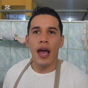 No lo podíamos creer! Carne de pollo desde $1 en este Cantón Orense🐔🐓🐷🐮🐽🐂🐄🐖 ¿Te imaginas comprar carne de pollo en solo un dólar la libra? ¡Pues aquí en Balsas es una realidad! No estamos soñando… ¡estamos en el mercado más sorprendente del sur del Ecuador! Visitamos el mercado de Balsas, en la provincia de El Oro, y lo que encontramos nos dejó con la boca abierta. Carnes frescas, bien conservadas en frigoríficos, y precios tan bajos que parecen de otro tiempo. ¡Miren esto! Pollo desde $