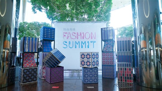 【時尚高峰（香港）2025 時尚展覽完美落幕！✨】 衷心感謝每一位參加者，讓這場展覽充滿溫度與靈感🌿✨ 來自中國、香港、英國、意大利、法國及韓國的11位頂尖設計師，透過最前衛的永續時尚作品，展開了一場跨越地域與文化的深度對話。從永續時裝的展示，到導賞團及人氣爆棚的「藝遊時尚」工作坊，讓不同領域的人士也能輕鬆參與可持續時尚，將藝術創意融入日常生活。 期待我們繼續共同實現可持續時尚的美學🌱 【The Fashion Summit (Hong Kong) 2025 Fashion Exhibition has concluded successfully! ✨】 We extend our heartfelt gratitude to every participant for infusing this exhibition with warmth and inspiration. 🌿✨ Eleven leading designers from Chinese Mainland, Hong Kong China, UK, Italy, France, and South Korea