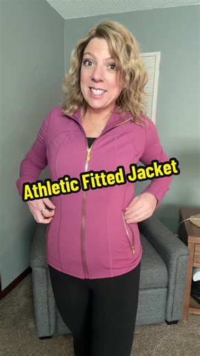 This gold zipper athletic zip-up just upgraded my whole athleisure wardrobe ✨ Snatched fit, buttery soft, and gives designer vibes without the designer price. Perfect for errands, workouts, or coffee runs — trust me, you need this 🤍 #TikTokShopFinds #AthleisureWear #tiktokshopjumpstartsale #affordablefashion #ootd @UnciaActive Local Warehouse