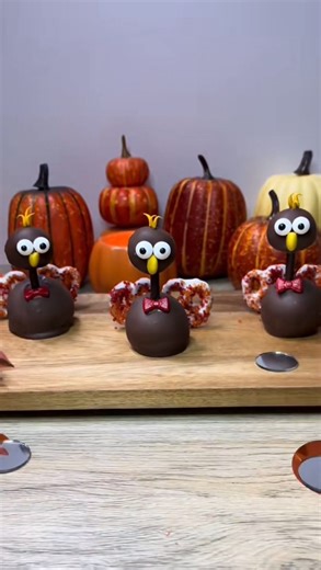 Gorethy Davila on Instagram: "Looking for Thanksgiving cake pops ideas? 💡 These fun and festive turkey cake pops are perfect for kids and adults alike. 🧡 They’ll steal the show at your Thanksgiving desserts table. 🍽️ #cavebakery #desserts #treats #thanksgiving #thanksgivingtreats #autmn"