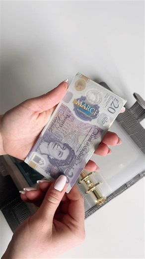 Instantly swapping out my #savingschallenge binder 😮‍💨 It looks so good ✨☁️