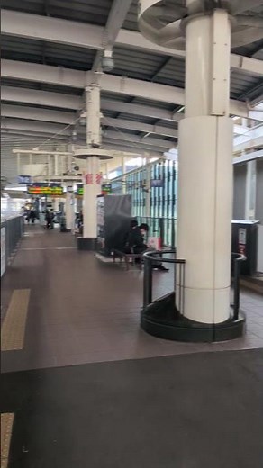 九州新幹線 熊本駅 新幹線駅名標と上り線ホーム