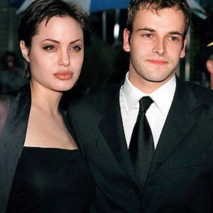 What do you think about the relationship Angelina had with Jonny Lee Miller? | Icons