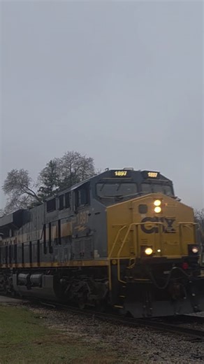 CSX 1897 (Monon) leads CPKC 640 through Pewaukee, WI