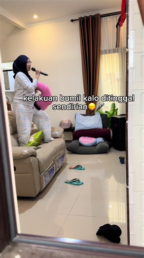 curiga kalo ditinggal seharian bakal konser di lapangan komplek 😭🤏🏻