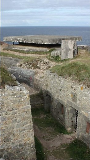 Des canons face à l'océan