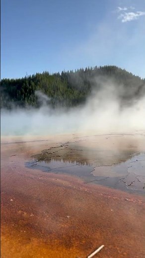 Nature’s Boiling Beauty! Yellowstone’s Grand Prismatic Spring Up Close