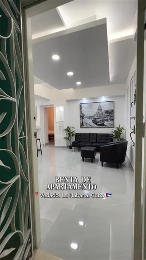 Vedado y más. Sólo oportunidades|inmobiliaria|realtor on Instagram: "✨Oportunidad de 🔑RENTA LINEAL✨ 📍23 y L. Vedado ✅ DISPONIBLE ✅ 💰Precio: 500 usd mensual 👉🏻Se renta para largas estancias cómodo apartamento ubicado en la céntrica intersección de 23 y L, en el ❤️del Vedado, una de las zonas más demandadas de La Habana. Ubicado en un primer piso de edificio de los años 50 con ascensor y 🚘garaje. Se distribuye en ⬇️ 🛋️🍴sala-comedor 👩🏻‍🍳 cocina abierta y totalmente equipada con refrigera