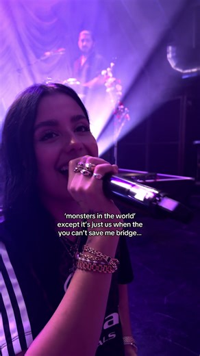 it was definitely not sofias best idea to sit infront of us. #sofiacamara #youcantsaveme #tour #bridge #thehealingheartstour