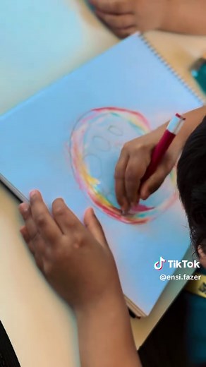 Explorando a Lua e Suas Fases com Arte