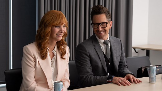 'The Comeback' Casts Andrew Scott & Shares First Look at Lisa Kudrow in Final Season
