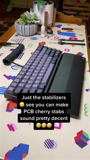 Here’s a fast stabilizer test on the cherry PCB clip in stabilizers that come with the bakeneko! You can’t use screw in stabs for these boards cut interference with the o ring, now these mount in holes like screw ins but only have clips!