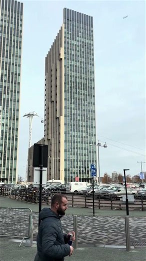 Cable car dock land to O2