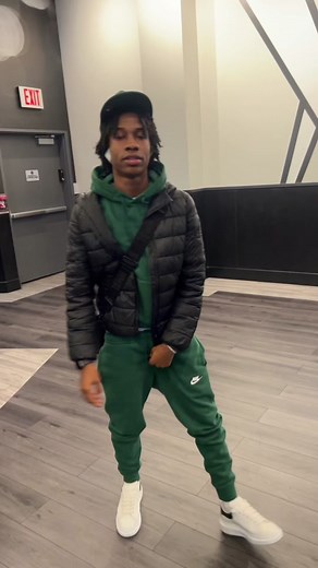 how boul on my fyp being doing them splits 😂😂 #jadennn1k