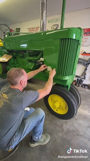 Restoring a John Deere 70 Diesel with Decals