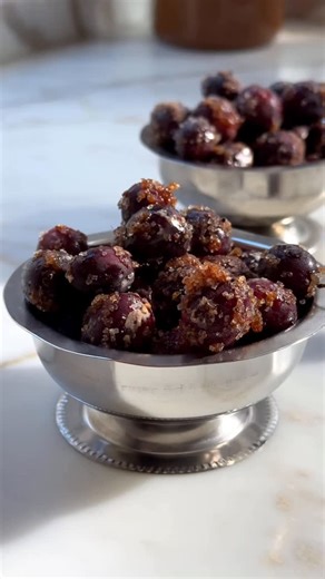 Justine Doiron on Instagram: "Gingersnap grapes! So good I wish I could package them and sell them https://justinesnacks.com/ginger-snap-grapes/ #easysnacks #fallrecipes"