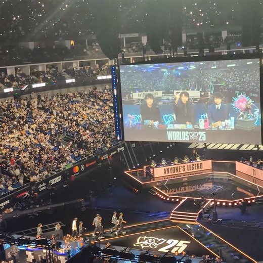 SILVER SCRAPES IN SHANGHAI 🔊 | LOL Esports