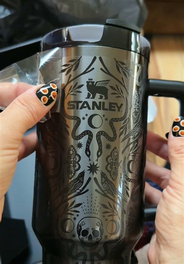 H2.0 FlowState™ Tumbler | 40oz – Deadly Damask 🖤🎃 And let me just say… it’s even more stunning in person!! Everyone in my house is already trying to steal it—even my husband 👀✨” @Stanley Brand #StanleyTumbler #HalloweenStanley #DeadlyDamask #StanleyCup #halloweenfinds