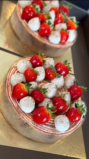 Alexandre Boulanger on Instagram: "Fraise Roll Cake 🍓🌀 #fraise #roll #cake #patisserie #tasty #food #bakery #like #love #gourmandise #monaco #paris"