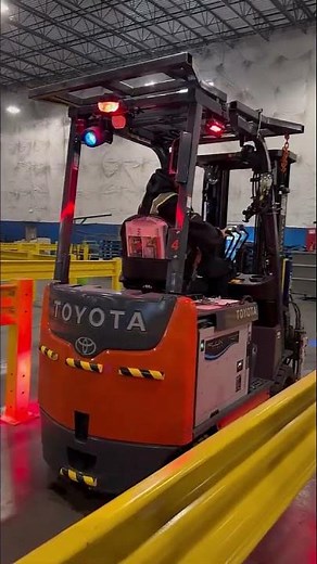 How to charge a Forklift Lithium Battery using Charging Technologies: A Step-by-Step Guide