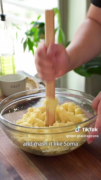 #ad Let’s make Gotcha Pork Roast from the anime, Food Wars, with the help of @Wright Brand Bacon! If you’ve seen this episode of Food War, you know the importance of using high quality, thick-cut bacon for making Gotcha Pork Roast - and Wright Brand thick-cut bacon provides just that! The bacon is hand trimmed, which gives the dish a rich succulent flavor, and the real wood smoked flavor makes the potatoes taste meaty with the perfect amount of smokiness. Wright Brand bacon can be purchased at y