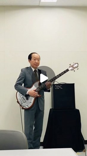 Baijaku_Nakamura中村梅雀 on Instagram: "🌟縞長省一巡査部長のスラッピーおじさん🎶（撮影:平岡祐太） Zemaitis B22MT DCP/EnfiniCustomWorks Preamplifier Unit TravelerQUATTRO/ DOD ENVELOPE FILTER FX25B /GALLIEN-KRUEGER MB112-II テレビ東京系金曜8時のドラマ 『今野敏サスペンス 機捜235 ✖️ 強行犯係・樋口顕』 第５話に登場した 縞長省一（中村梅雀）巡査部長の隠し芸🌟 この映像が犯人逮捕に役立ちました😁👍🌟✨✨ 最終回（3月10日）はWBC韓国戦と重なってしまいました💦が、 こちら『機捜235』も是非‼️ よろしくお願いします‼️ （^人^） #中村梅雀 #baijaku_nakamura #テレビ東京 #今野敏 #サスペンス #機捜235 #強行犯係樋口顕 #平岡祐太 #yuta_hiraoka_official #bas