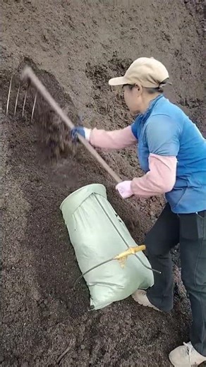 Simple Tool Method for Fast and Clean Sand Bag Filling