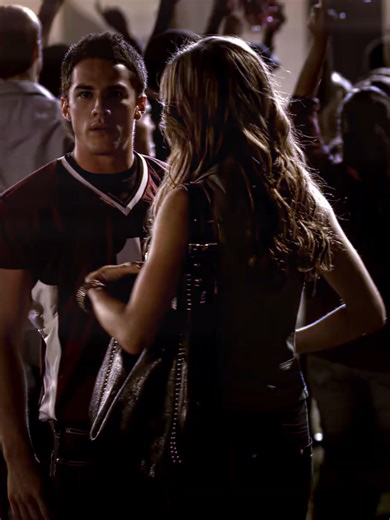 Stefan stops a fight and gets hurt by jeremy Season 1 The vampire dairies . TvD #stefansalvatore #thevampirediaries #tvd #elenagilbert #edit